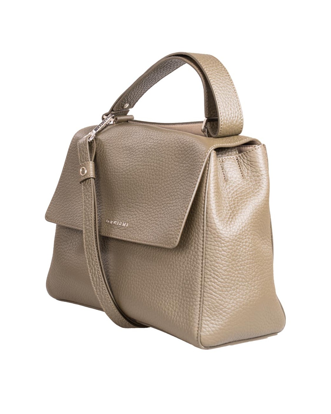 shop ORCIANI  Borsa: Orciani borsa Sveva Soft Media a spalla in pelle con tracolla.
Pelle martellata.
Apertura a scomparsa. 
Patta. 
Tasca interna con zip. 
Dimensioni: Larghezza 32cm  Altezza 24cm Profondità 15cm.
Chiusura con patta con bottone magnetico.
Manico allungabile e tracolla rimovibile.
Composizione: 100% Pelle.
Fabbricato in Italia.. BT2006 SOF M-V number 6859276